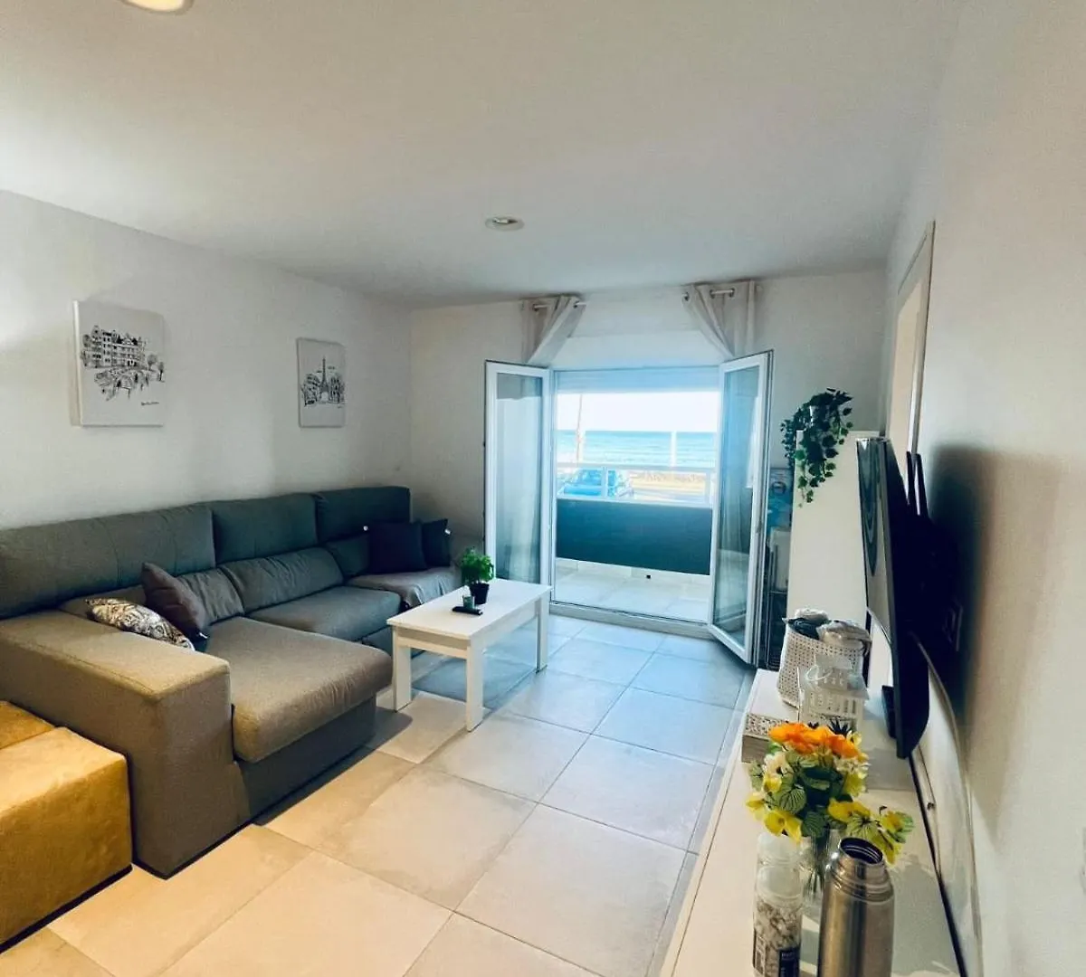 Apartamento 1º Linea De Playa 3 Dormitorios location
